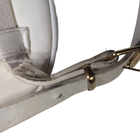 Women's White Quilted Chevron Faux Leather Fanny Pack Belt Bag🤍 - Picture 6 of 8